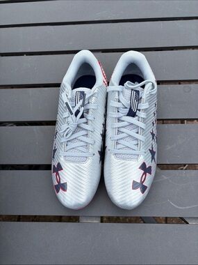 Under Armour Men's Silver Athletic Cleats with Navy Accents